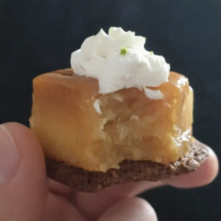 Bouchée façon tatin fondante à la pomme avec crème légère sur base croustillante