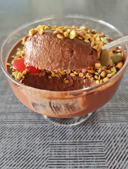 Tofu : mousse chocolat au tofu soyeux montrant une texture crémeuse en dessert IG bas
